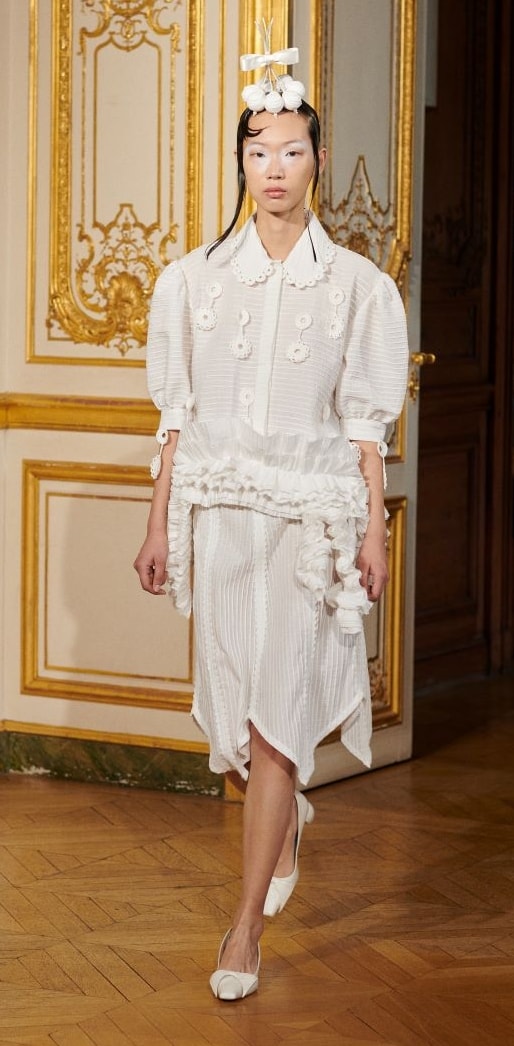 Un look fall-winter 2025/26 di Róisín Pierce (ph Bertrand Jeannout, courtesy Róisín Pierce)