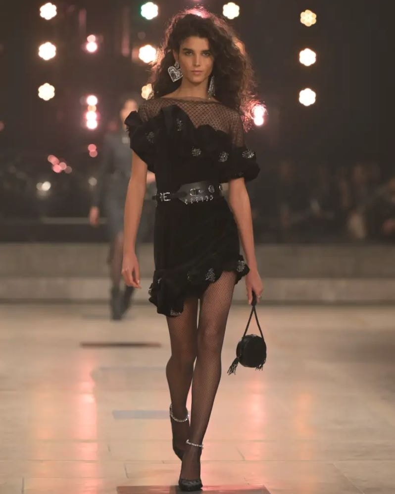 Un look Isabel Marant fall-winter 2025/26 (ph Francesc Ten/MFF)