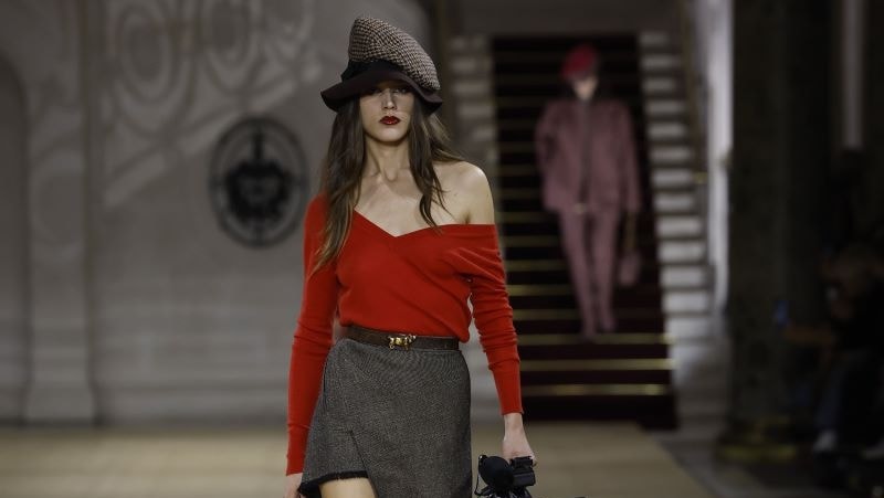 Un look Vivienne Westwood fall-winter 2025/26 (ph Francesc Ten/MFF)