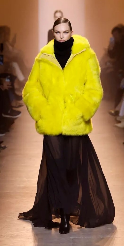 Un look Elie Saab fall-winter 202/26 (ph Francesc Ten/MFF)