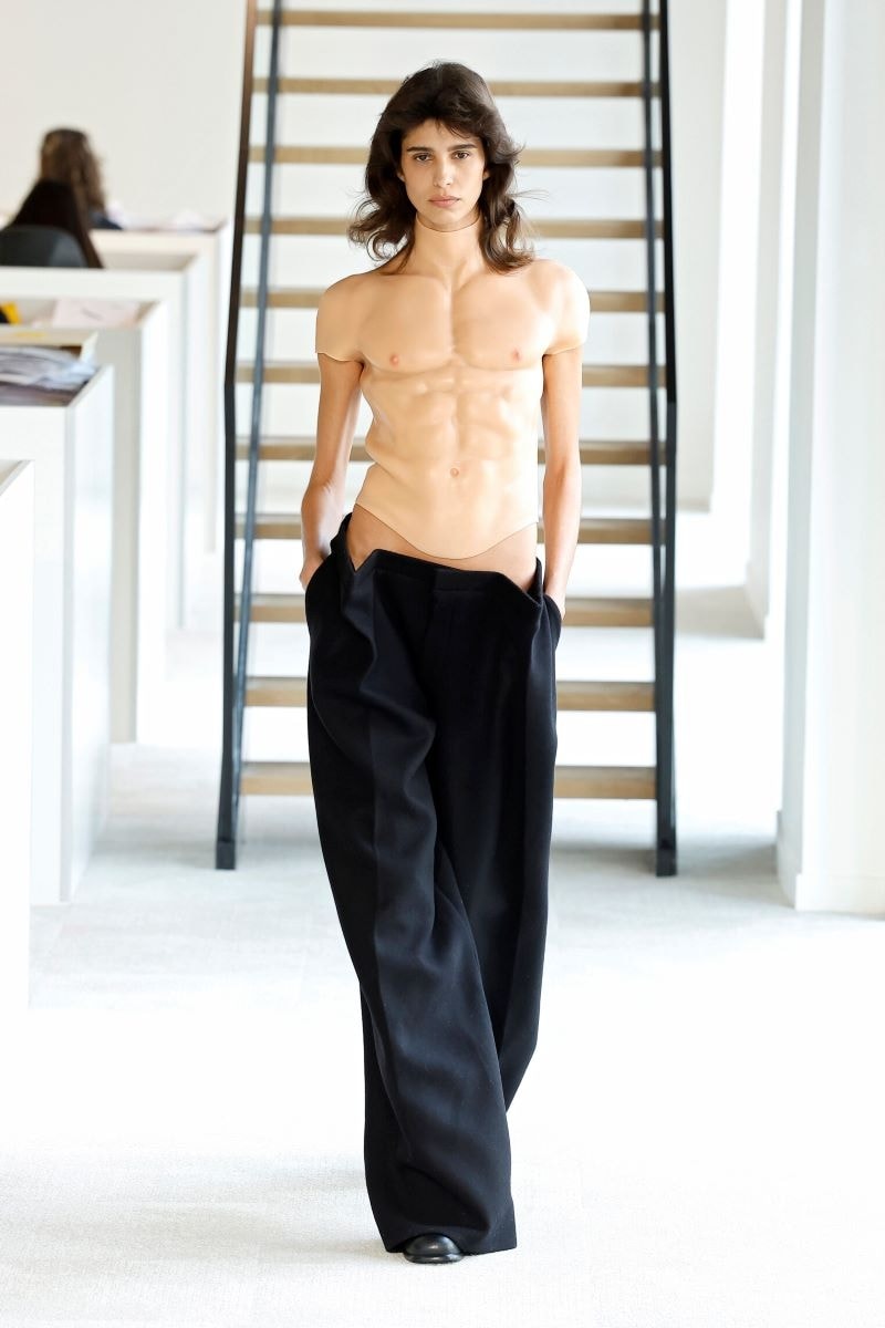 Un look Duran Lantink fall-winter 2025/26 (ph Francesc Ten/MFF)