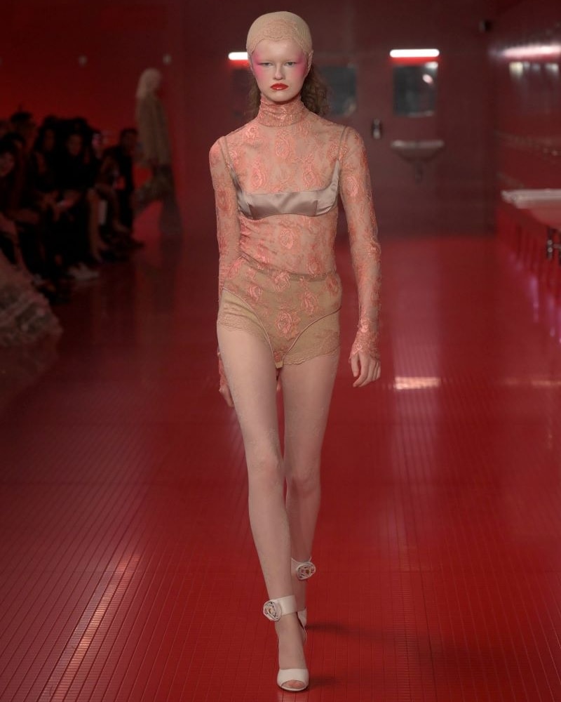 Un look Valentino fall-winter 2025/26 (ph Francesc Ten/MFF)