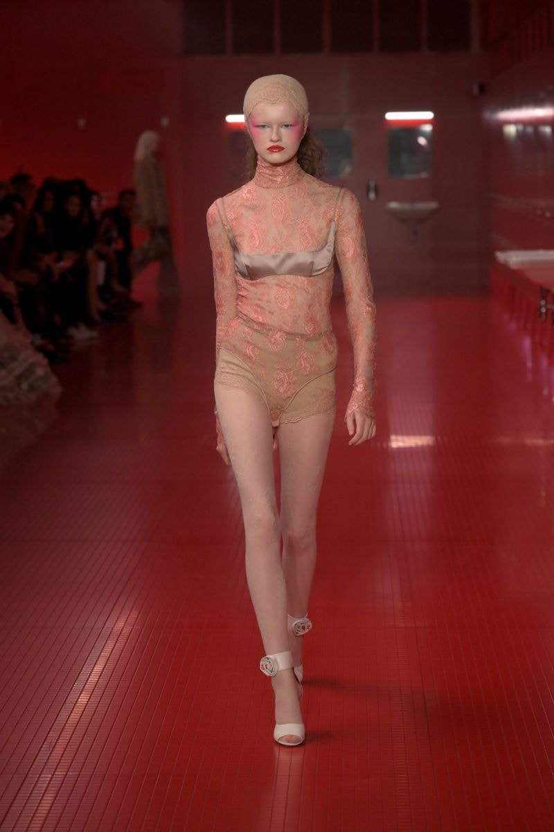 Un look Valentino fall-winter 2025/26 (ph Francesc Ten/MFF)