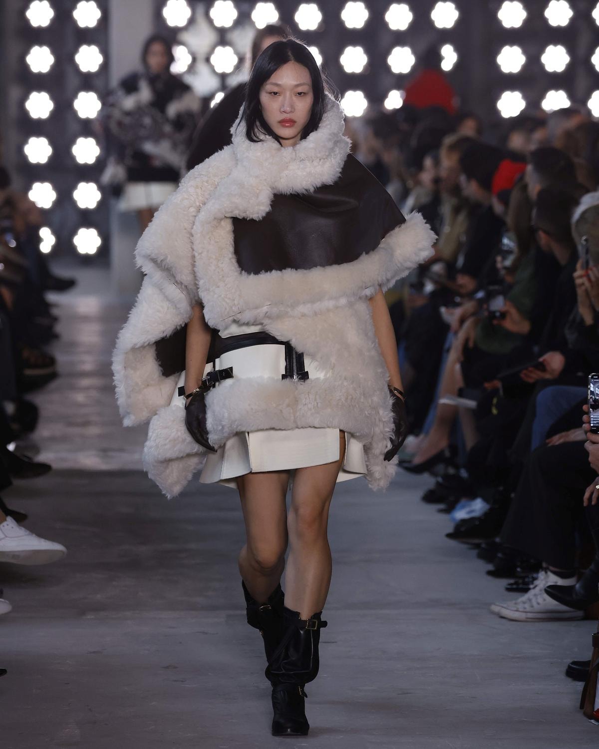 Un look Sacai fall-winter 2025/26 (ph Francesc Ten/MFF)