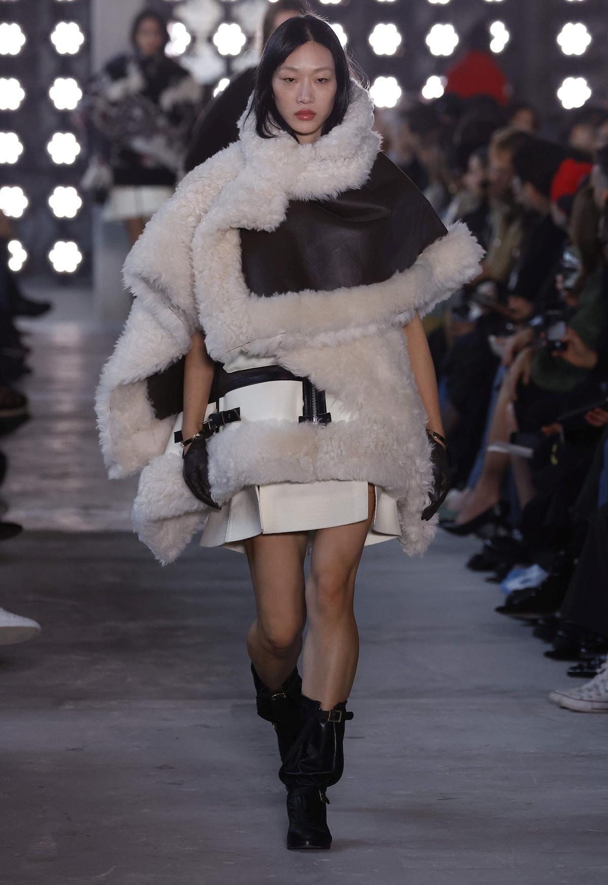 Un look Sacai fall-winter 2025/26 (ph Francesc Ten/MFF)