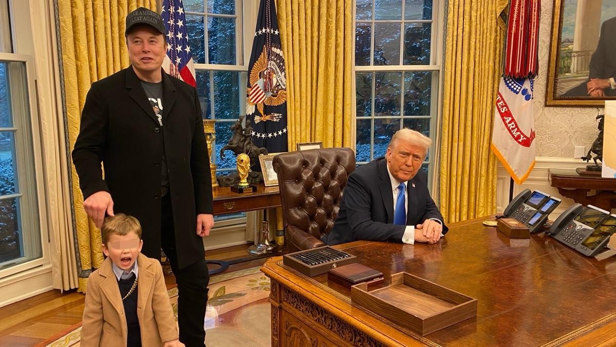 Tesla crolla ancora in borsa. E Trump annuncia: ne compro una per sostenere Elon Musk