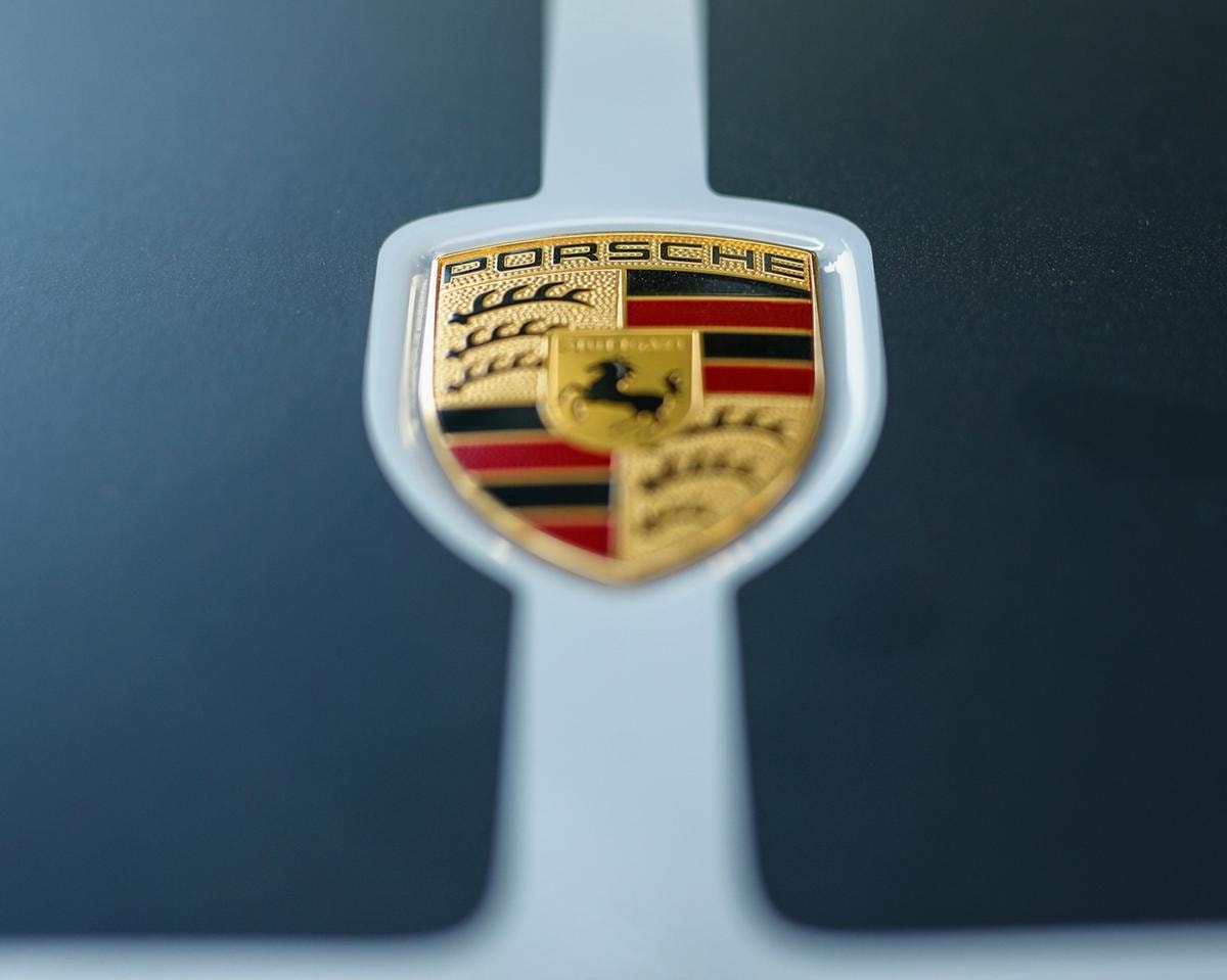 Porsche, utile in calo del 30% nel 2024. Ristrutturazione e rischio dazi colpiranno i margini nel 2025