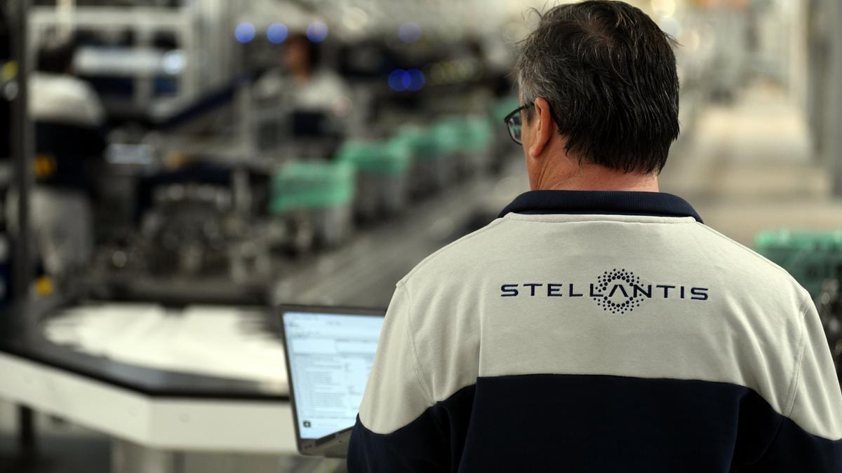 Crisi dell’auto: i sindacati chiedono riforma ammortizzatori sociali e nuove misure per i lavoratori Stellantis
