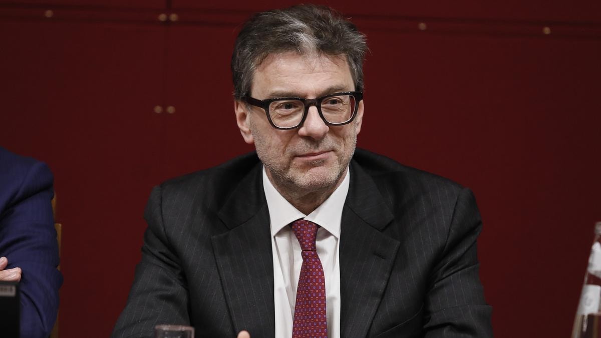 Difesa, Giancarlo Giorgetti: riarmo Ue non a scapito di sanità e servizi pubblici