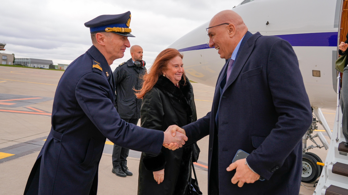 A Parigi il vertice per la difesa europea: sul tavolo la pace in Ucraina. Presente anche il ministro Guido Crosetto
