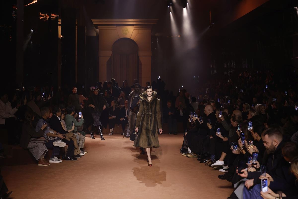 Il finale della sfilata Fendi fall-winter 2025/26 (ph. Francesc Ten/MFF)