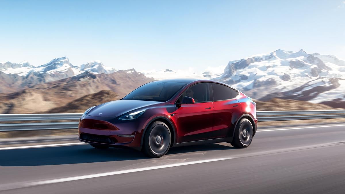 Tesla risponde al crollo di vendite in Cina: una Model Y più economica per competere con le auto di Xiaomi e Byd