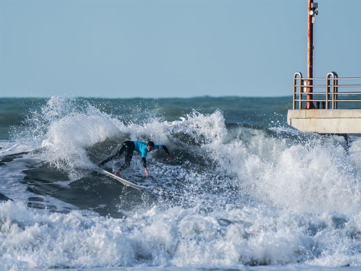 Surf in Italia. I 7 spot imperdibili per cavalcare l’onda perfetta (per surfisti di tutti i livelli)