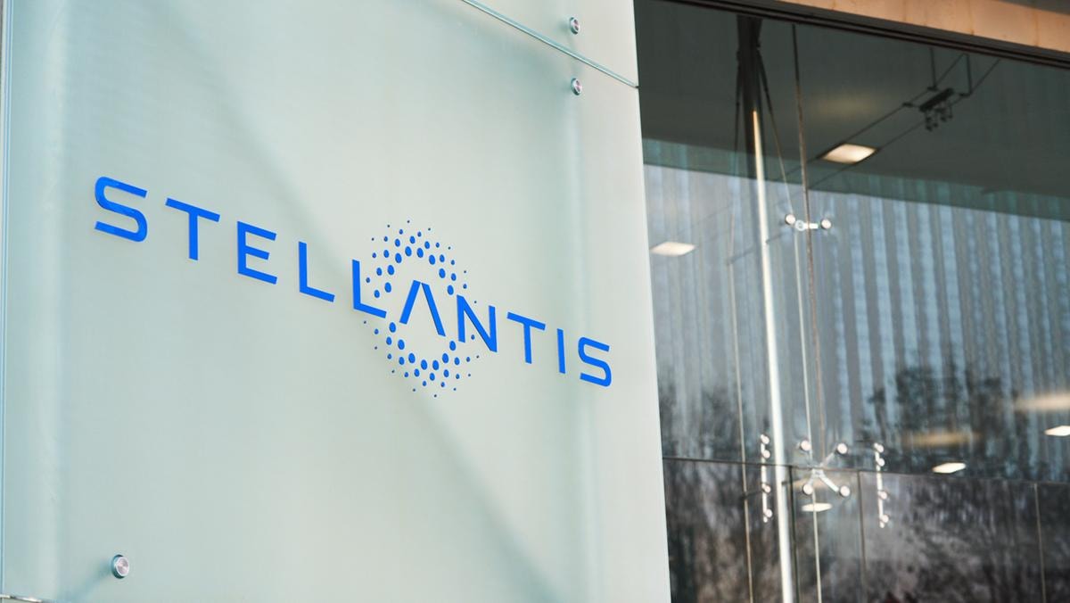 Stellantis, struttura più agile e focus sulla produzione negli Usa. John Elkann atteso in Parlamento in Italia