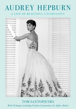 Audrey Hepburn: in un nuovo libro il ritratto inedito dell’icona di stile che ha ispirato la moda, anche quella maschile