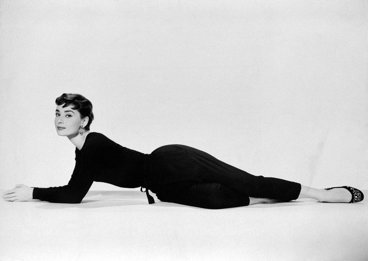 P1AWY7 Original Film Title: SABRINA.  English Title: SABRINA.  Film Director: BILLY WILDER.  Year: 1954.  Stars: AUDREY HEPBURN. Credit: PARAMOUNT PICTURES / Album