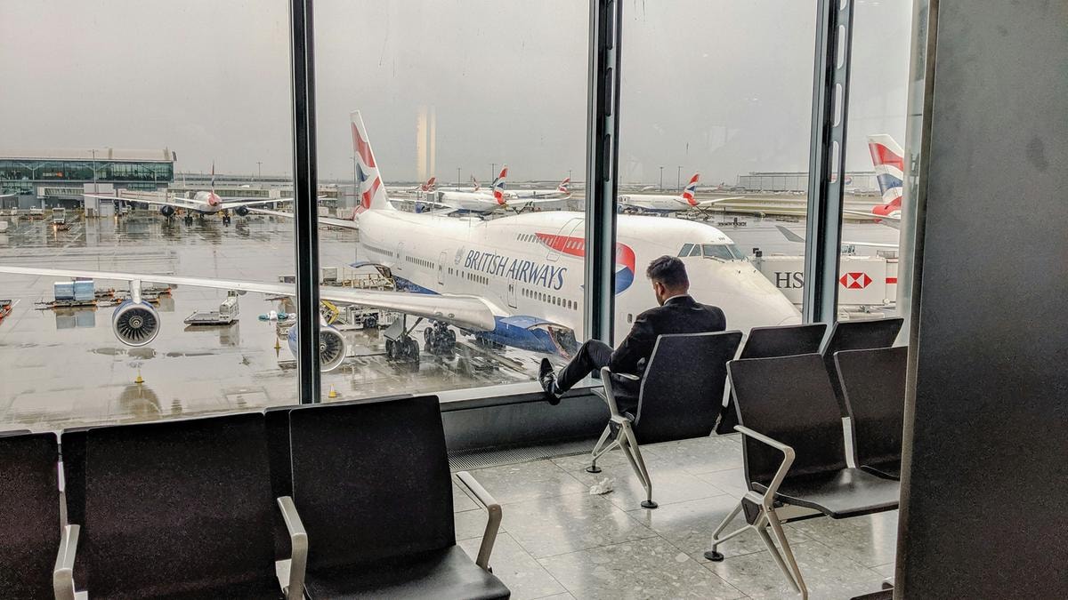 L’aeroporto di Heathrow riapre ma restano i dubbi sulla tenuta delle infrastrutture inglesi. L’ombra del sabotaggio russo
