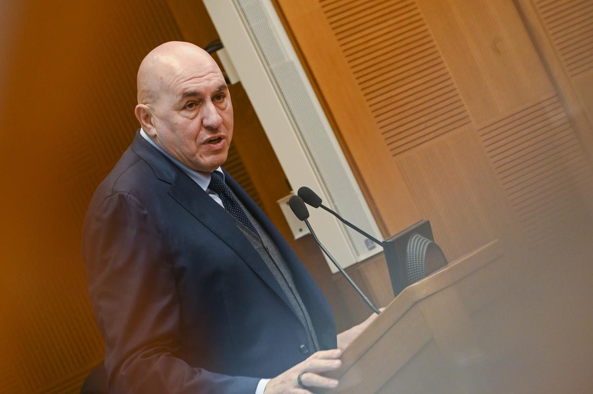 Starlink, il negoziato tra governo italiano ed Elon Musk sui satelliti è in stallo. Il ministro Guido Crosetto: è tutto fermo