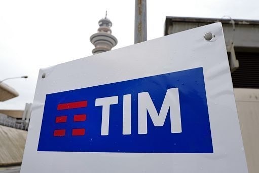 Tim scatta in borsa dopo la vendita a sorpresa di Vivendi: cosa pensano gli analisti del riassetto del gruppo tlc