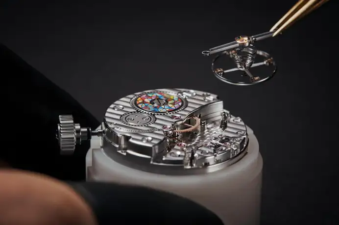 Dalla Fabbrica del tempo di Louis Vuitton esce un nuovo orologio capolavoro di Kari Voutilainen in soli 5 pezzi