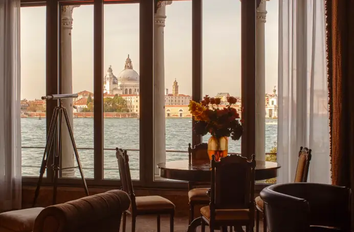 Jeff Bezos e Lauren Sánchez si sposano a Venezia. Dal maxi yacht agli alberghi piu belli, le location del matrimonio