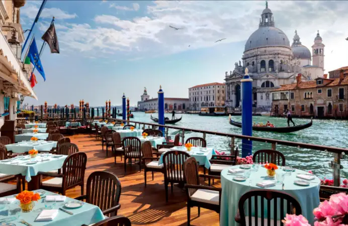 Jeff Bezos e Lauren Sánchez si sposano a Venezia. Dal maxi yacht agli alberghi piu belli, le location del matrimonio