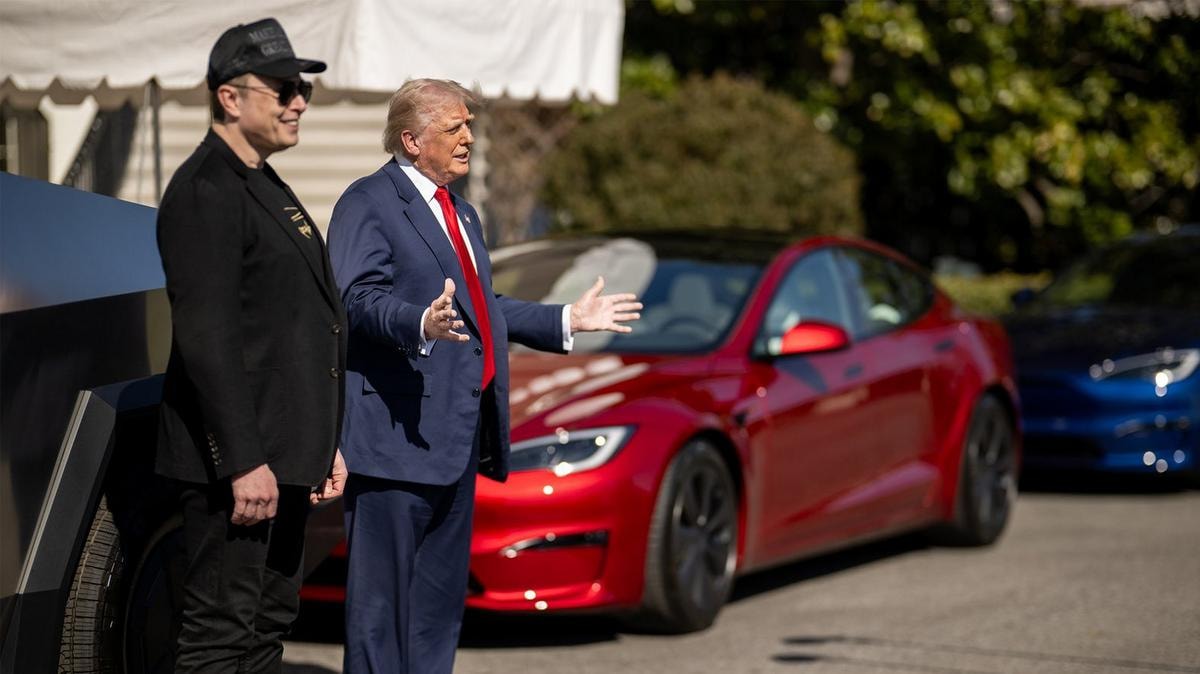 Usa, George Soros e altri miliardari dietro gli attacchi alla Tesla di Elon Musk: la dura accusa di Donald Trump