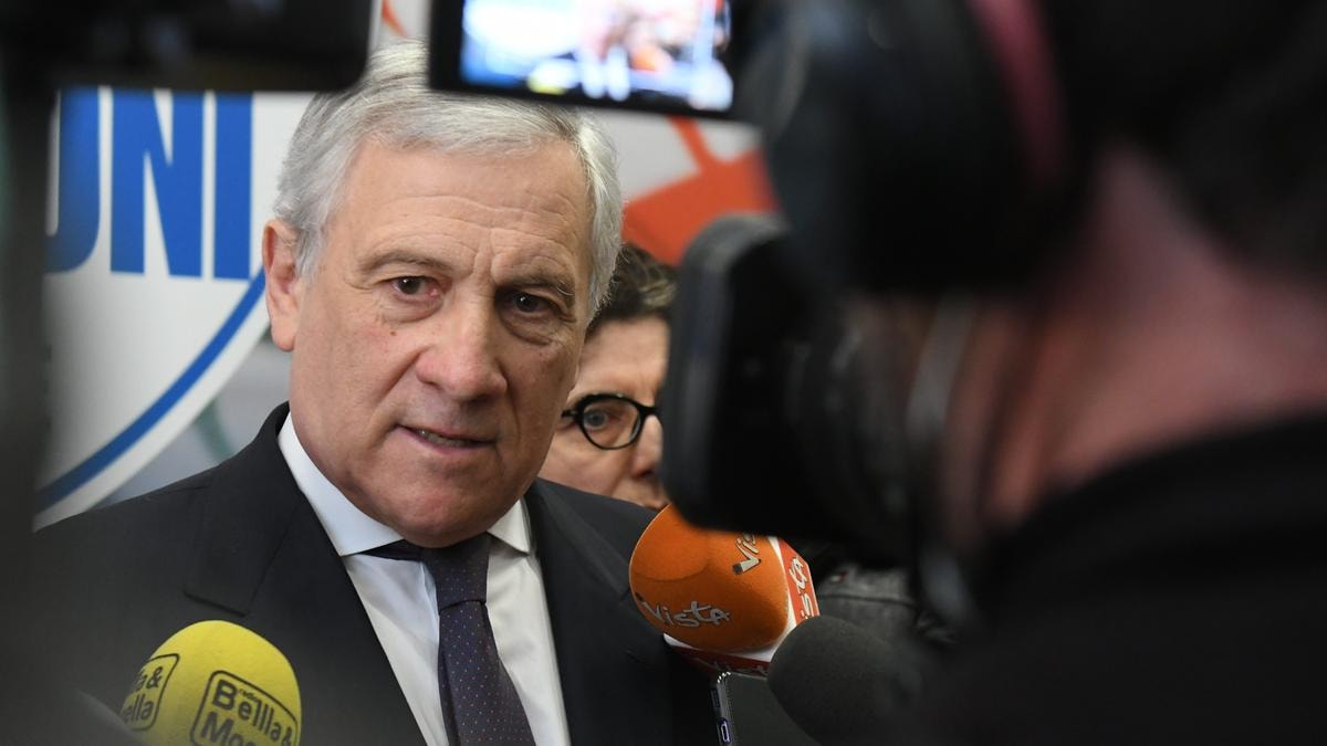 Dazi, Tajani: la trattativa la fa l’Europa, non l’Italia. Ma le tariffe sull’auto faranno male anche agli Usa 