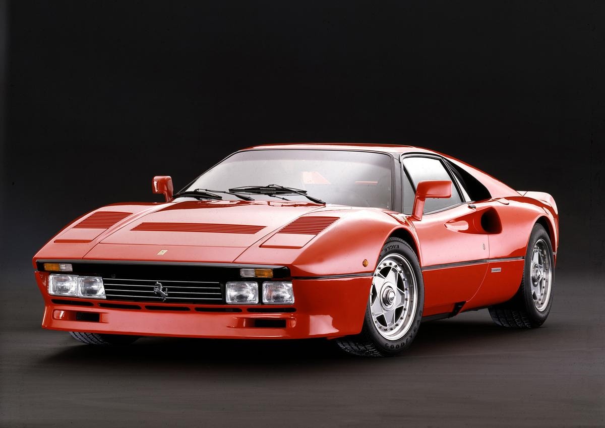 Sogno rosso su strada: le Ferrari GTO del ‘84 tornano a ruggire