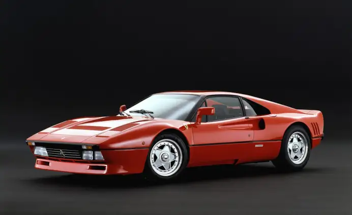 Sogno rosso su strada: le Ferrari GTO del ‘84 tornano a ruggire