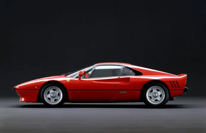 Sogno rosso su strada: le Ferrari GTO del ‘84 tornano a ruggire