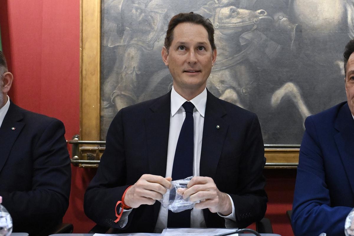 Stellantis tifa Elon Musk: con il crollo di vendite di Tesla a rischio i certificati green su cui conta il gruppo di Elkann