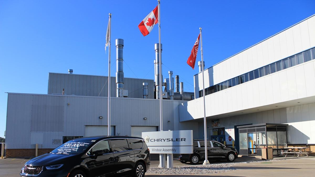 Dazi Usa, Stellantis chiude due impianti: a Windsor in Canada e a Toluca in Messico produzione fermata. Downgrade da Fitch