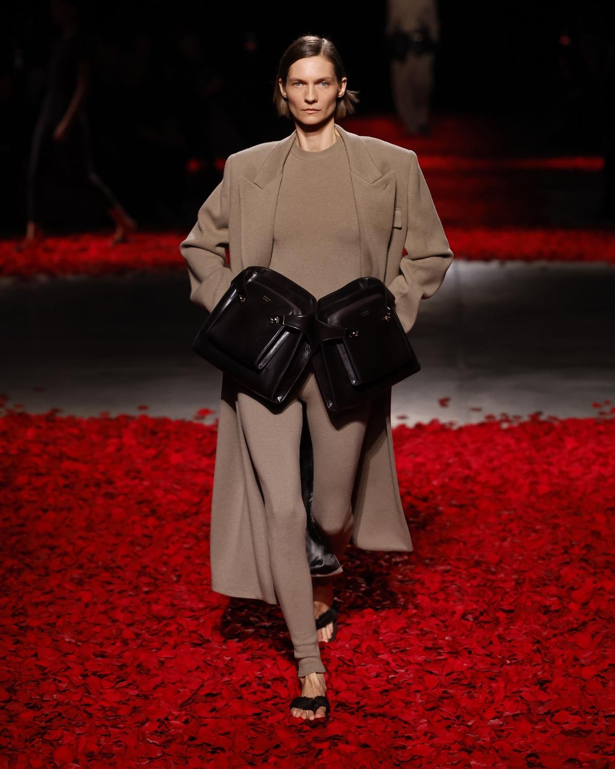 Un look Ferragamo fall-winter 2025/26 (Francesc Ten/MFF)