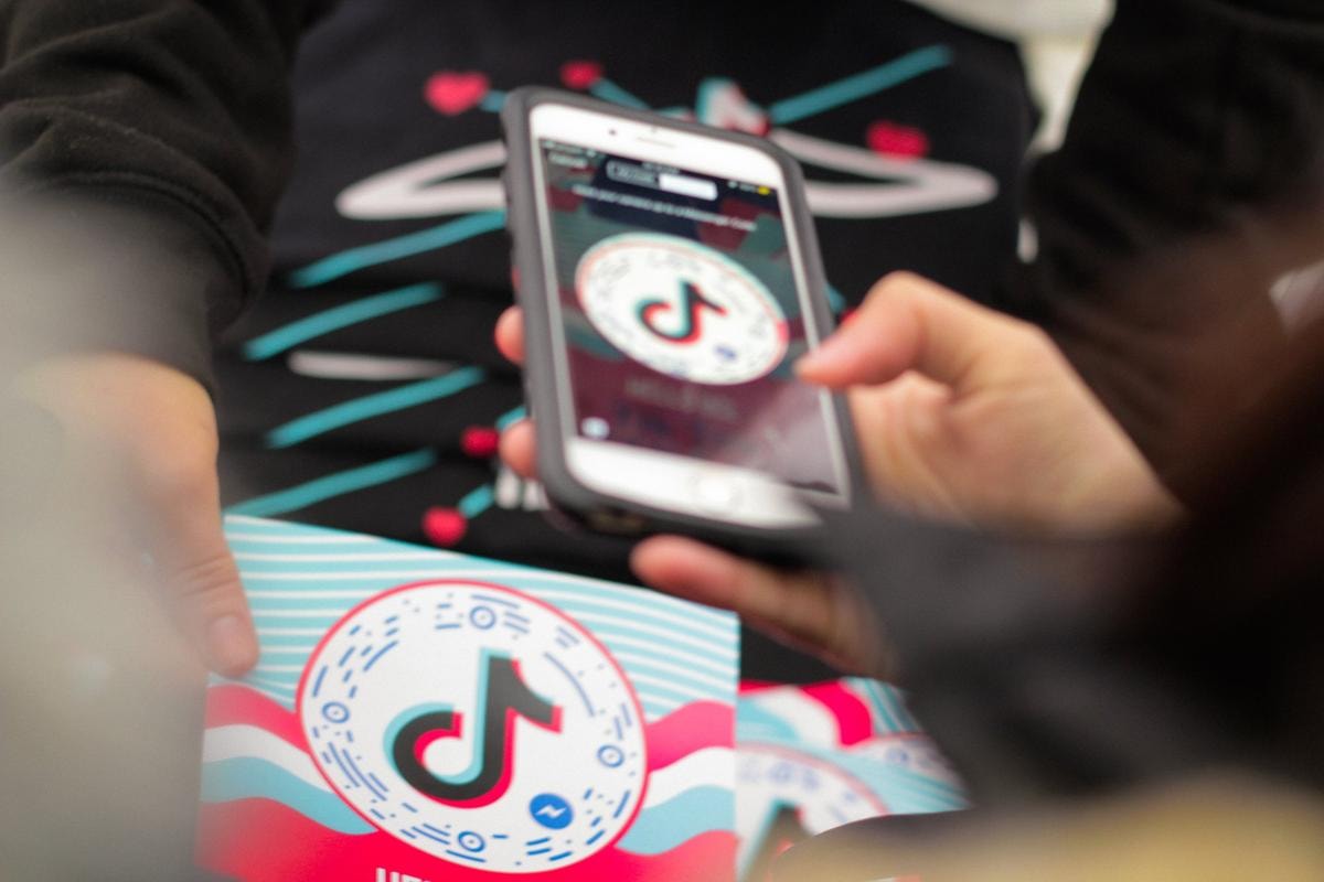 TikTok, slitta la vendita negli Usa: altri 75 giorni per decidere. Donald Trump: questo è il potere dei dazi