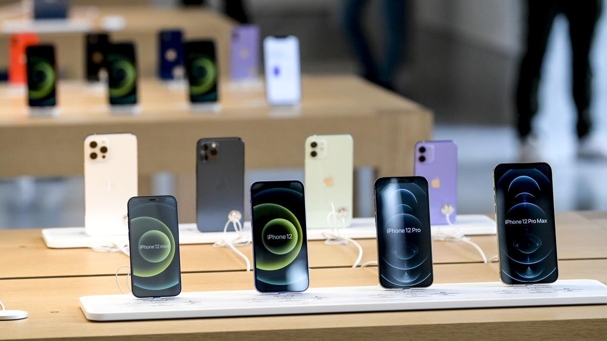 Dall’iPhone a 2.300 dollari $ ai chip di Nvidia, rischio prezzi alle stelle dopo i dazi. Il crollo delle big tech Usa in borsa