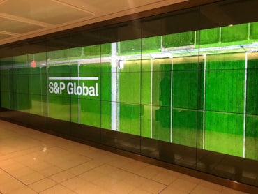 Lusso e bevande alcoliche, chi rischia un taglio del rating a causa dei dazi Usa. L’analisi di S&P