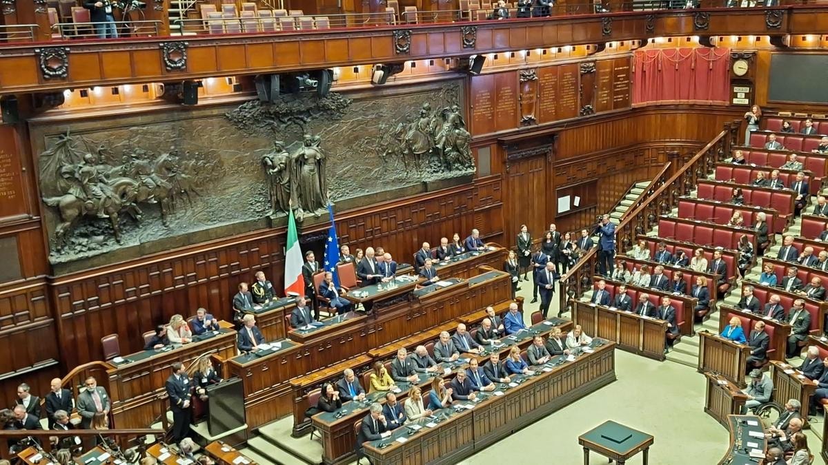 Re Carlo III parla in italiano al Parlamento: spero di non rovinare la lingua di Dante