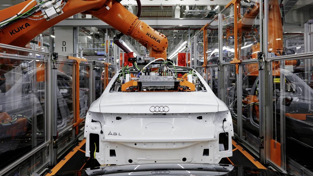 Tesla, Audi e l’effetto dazi: stop ai nuovi ordini per Model S e X in Cina, il Suv Q5 non vendibile negli Usa