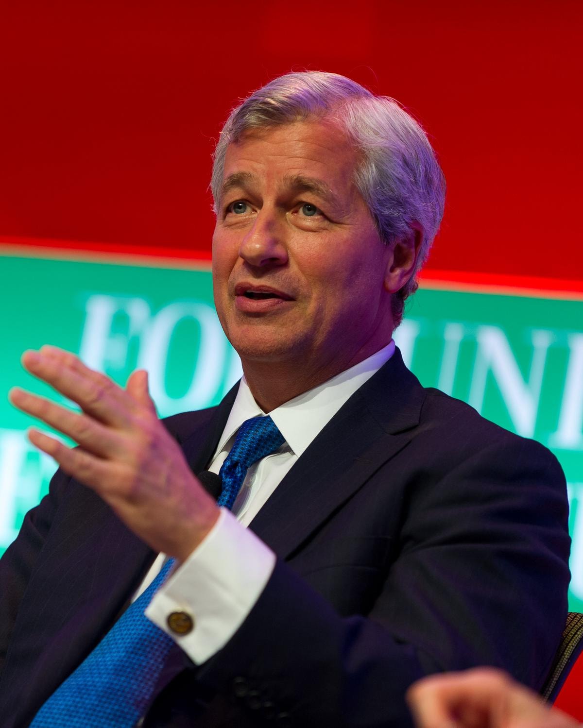 Da Larry Fink a Jamie Dimon, i banchieri americani all’attacco dei dazi: Trump sbaglia, rischiamo la recessione