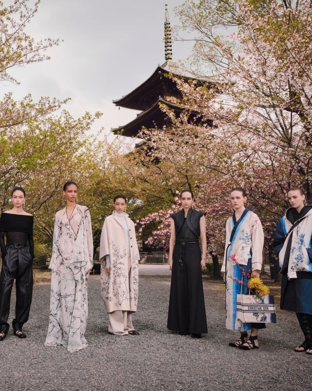 Dior omaggia il savoir-faire giapponese a Kyoto con la sfilata fall 2025
