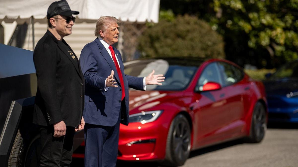 Anche Musk si arrende ai dazi di Trump: Tesla costretta a fermare la produzione di due veicoli negli Usa
