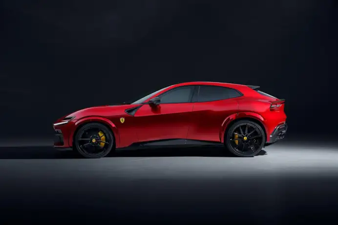 Novitec Esteso trasforma la Ferrari Purosangue: più larga, più potente, più esclusiva. Per veri intenditori