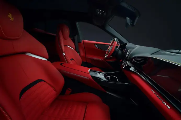 Novitec Esteso trasforma la Ferrari Purosangue: più larga, più potente, più esclusiva. Per veri intenditori