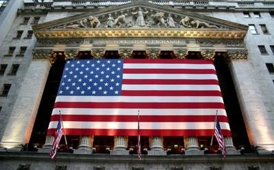 Usa, chi ha venduto guadagnando centinaia di milioni prima del crollo delle borse per i dazi di Trump