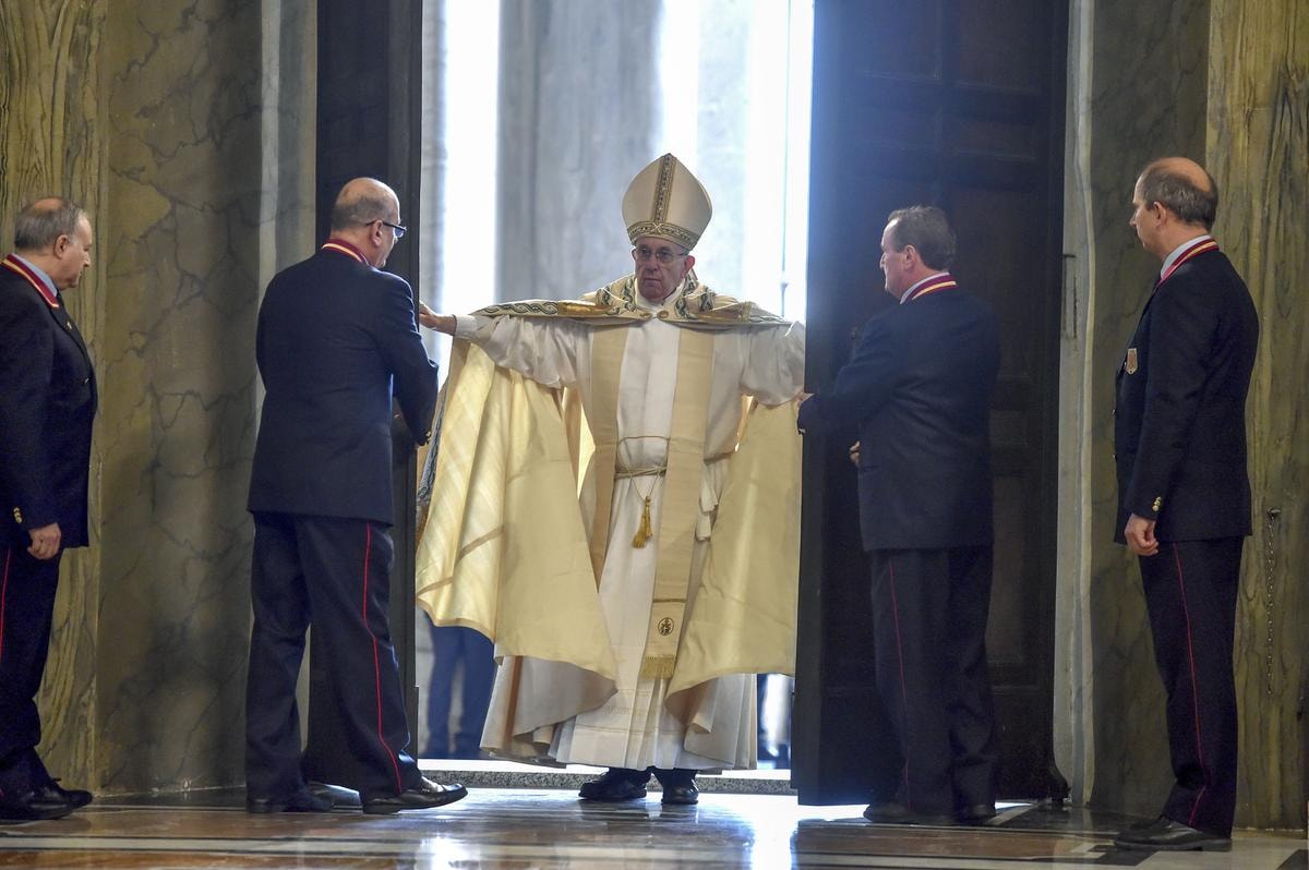 Tutto il mondo piange Papa Francesco. Sergio Mattarella: ci ha insegnato l’importanza di agire per la pace