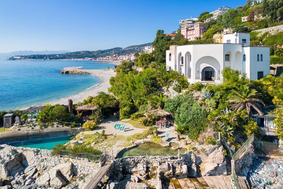 Real estate: a Varazze è in vendita Villa Araba, progettata dall’architetto Barry Dierks