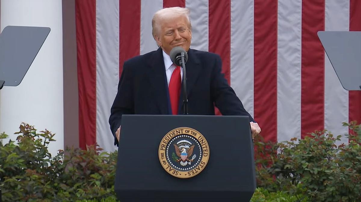 I primi 100 giorni di Donald Trump: i 130 ordini esecutivi che hanno cambiato gli Usa e il mondo