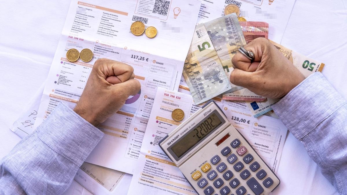 Decreto bollette, è legge: 200 euro alle famiglie, bonus elettrodomestici e auto aziendali: ecco cosa prevede