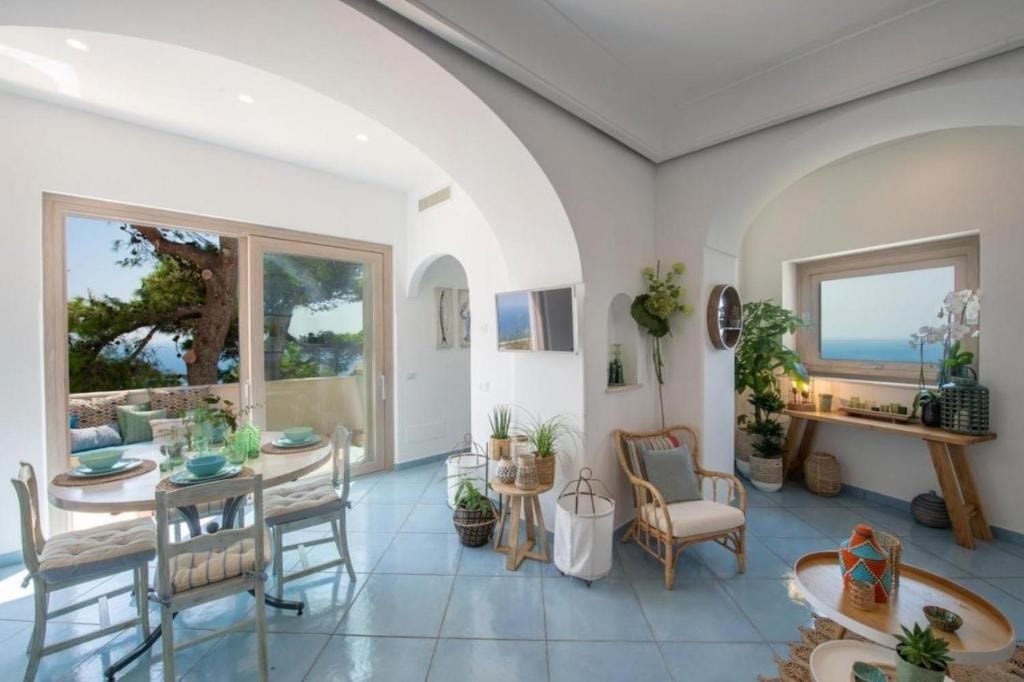 Villa del Presidente, l’hotel di charme sulla Costiera Amalfitana dove il mare entra in casa